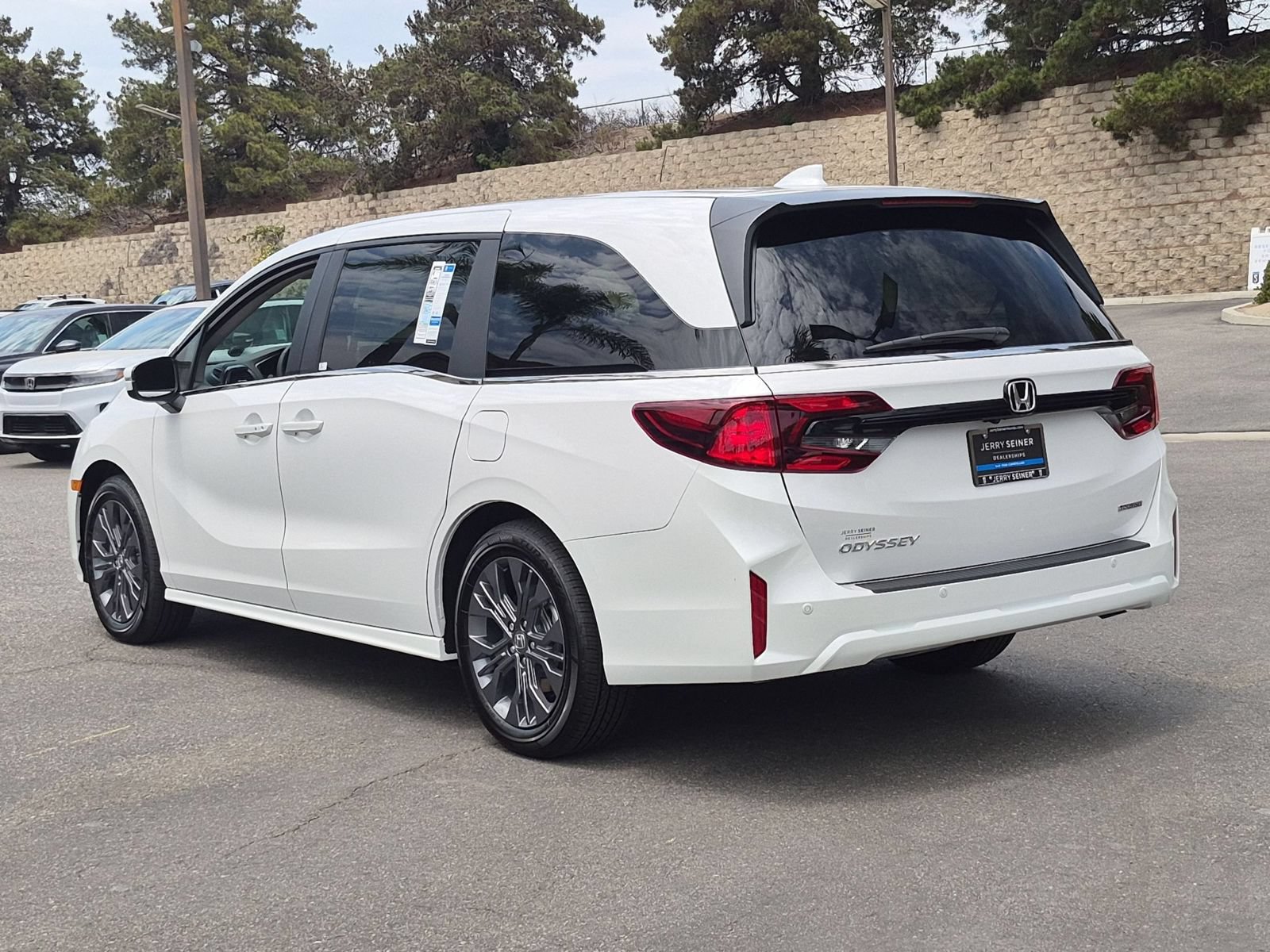 New 2026 Honda Odyssey Touring image 9