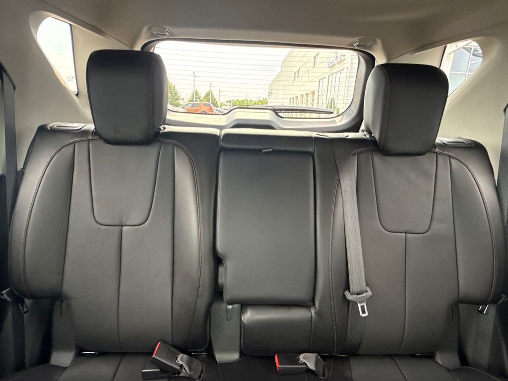 Used 2016 Chevrolet Equinox LTZ w/ Enhanced Convenience Package AWD/4WD image 19