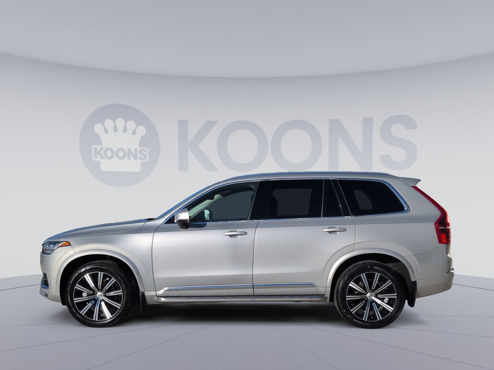 Used 2024 Volvo XC90 B6 Plus image 2