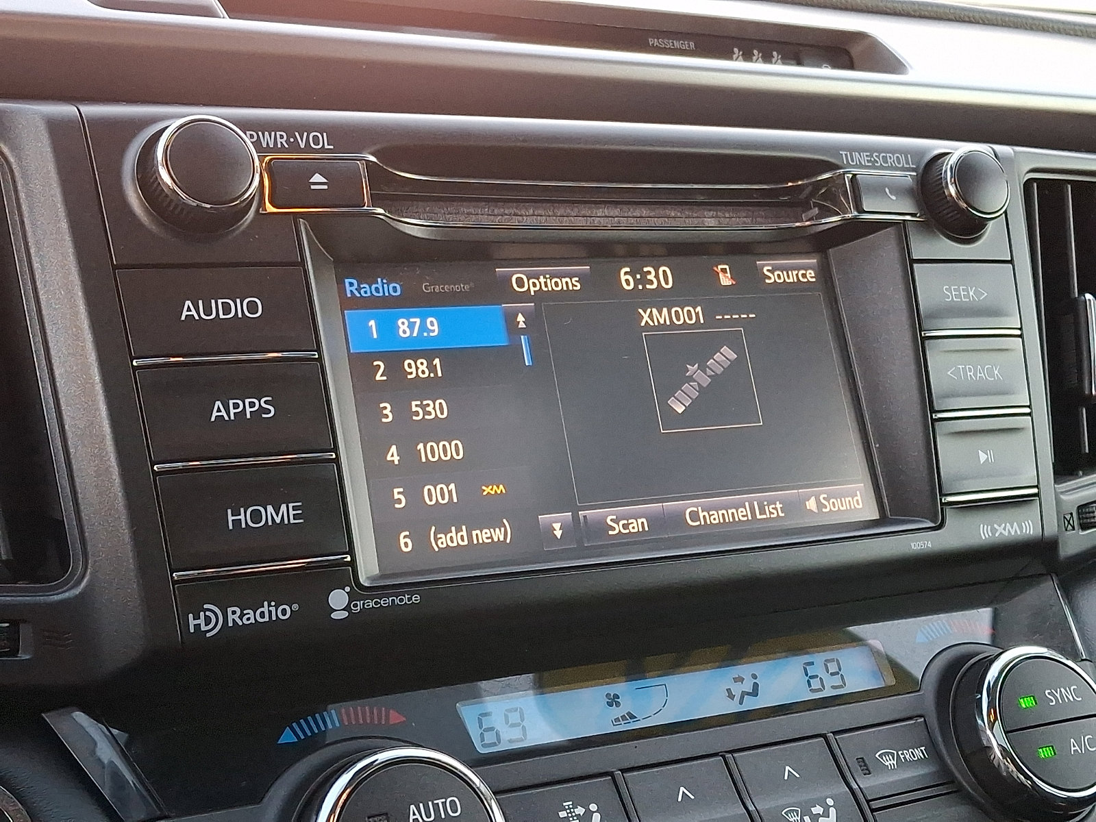 Used 2018 Toyota RAV4 XLE w/ Plus Extra Value Package image 18