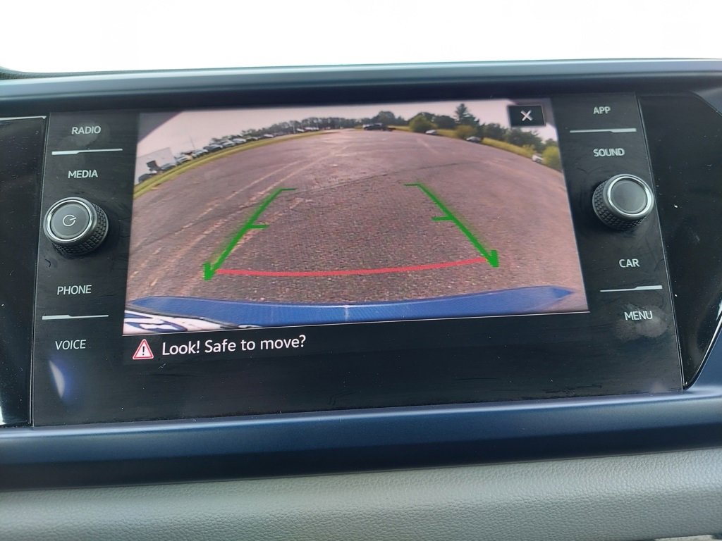 Used 2022 Volkswagen Taos SE w/ Panoramic Sunroof Package image 7