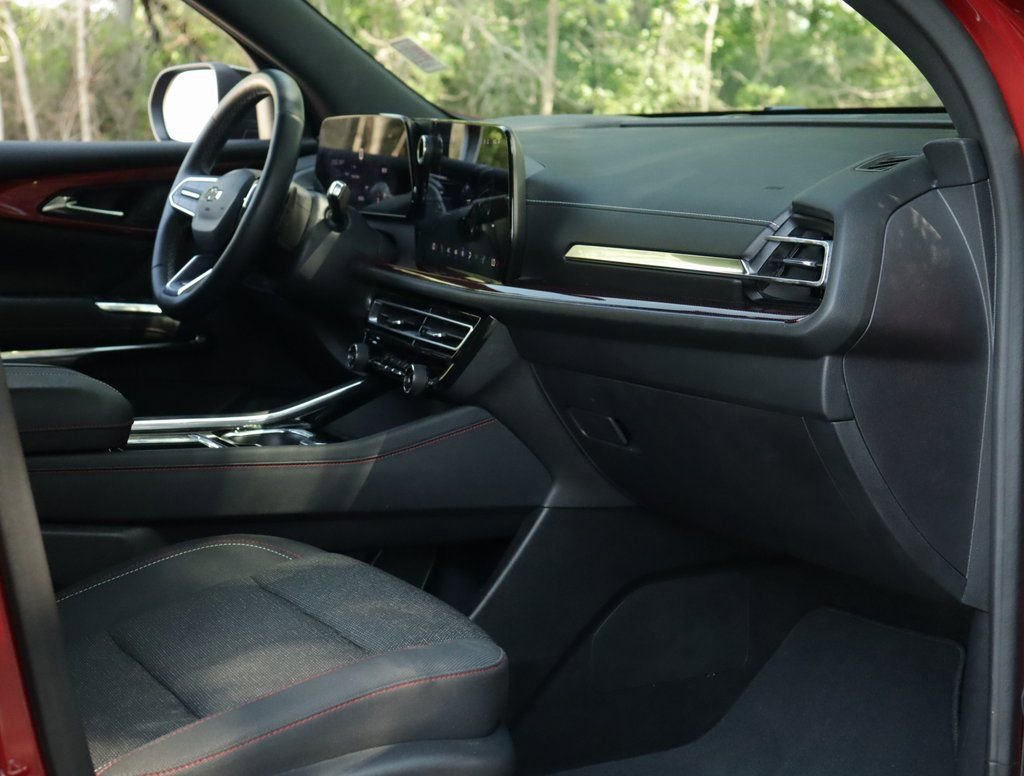 Used 2024 Chevrolet Traverse Z71 image 34