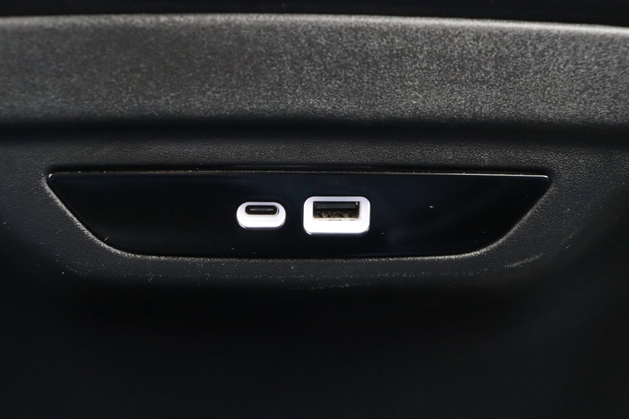 Used 2024 Chrysler Pacifica Limited image 24