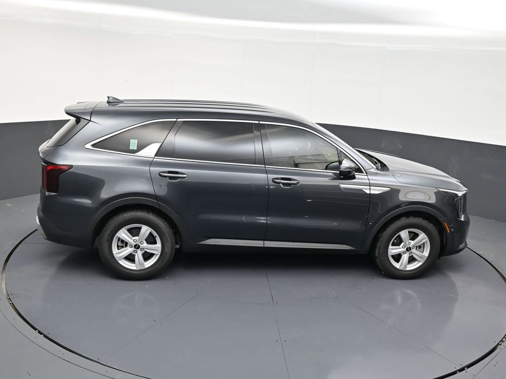 Used 2024 Kia Sorento LX image 17