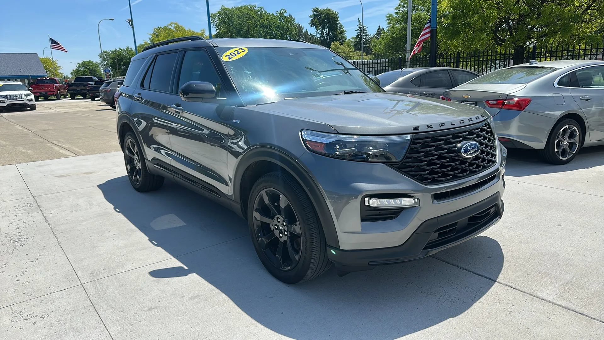 Used 2023 Ford Explorer ST-Line AWD/4WD image 3