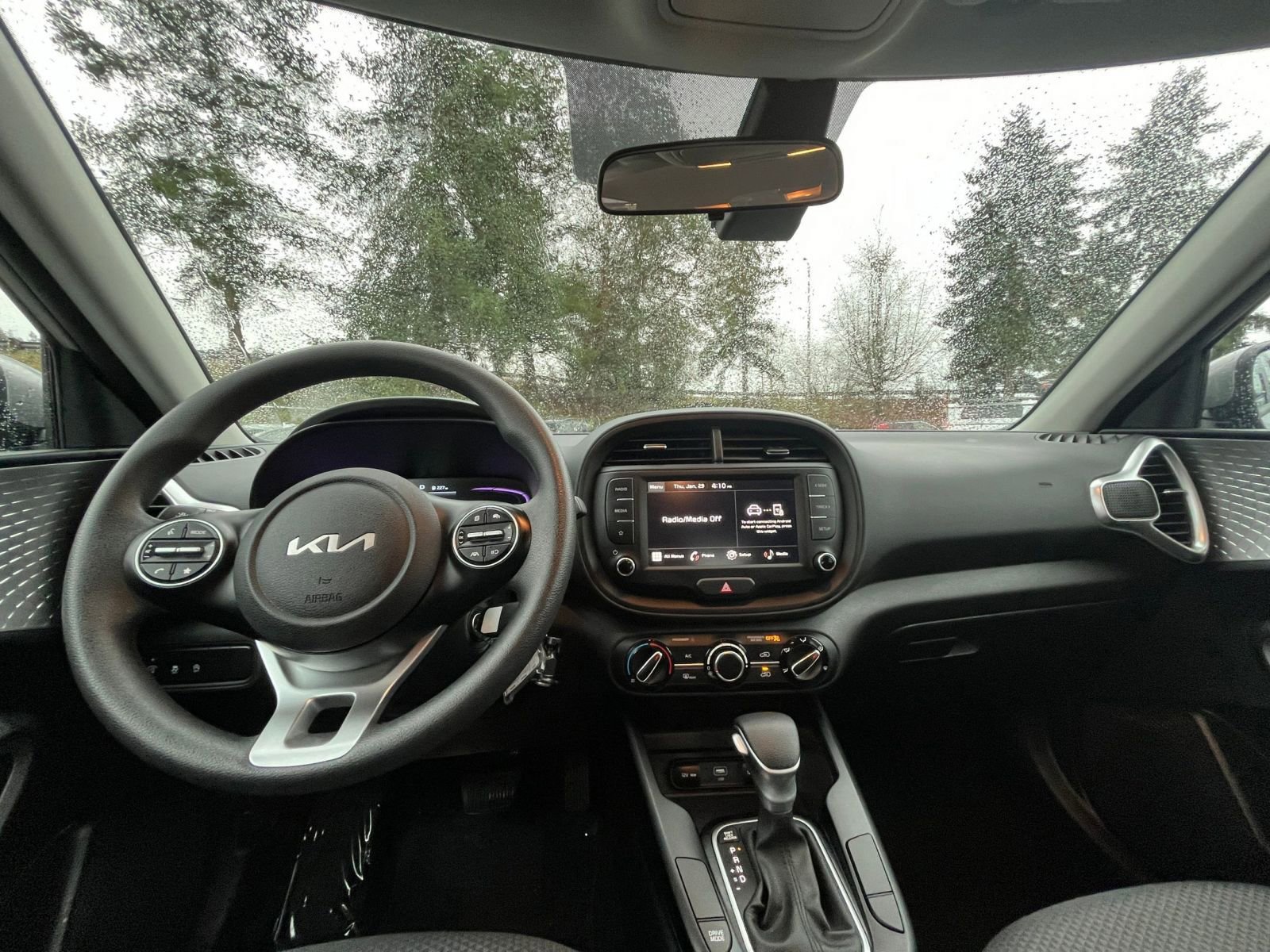 Used 2025 Kia Soul LX w/ LX Technology Package FWD image 33