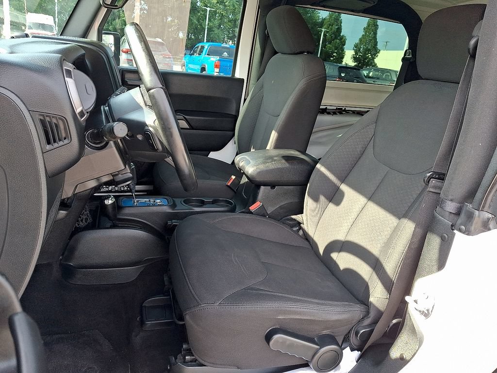 Used 2018 Jeep Wrangler Sport AWD/4WD image 16