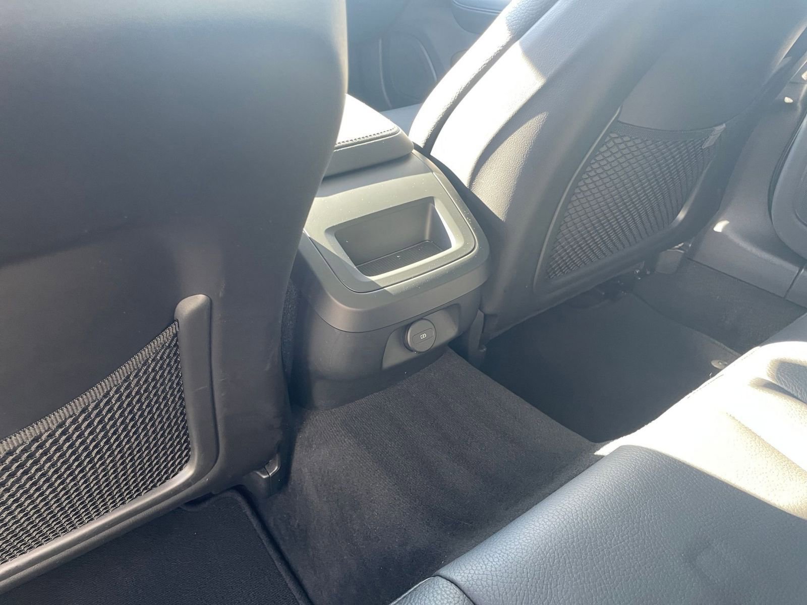 Used 2025 Volvo V60 B5 Cross Country Plus image 25