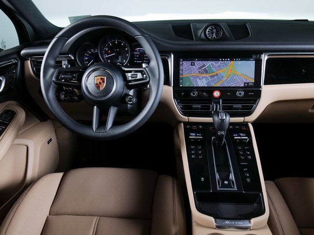 Certified 2026 Porsche Macan AWD/4WD image 14
