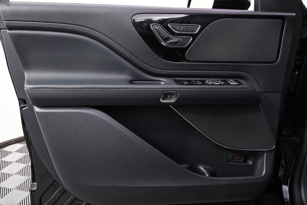 New 2026 Lincoln Aviator AWD image 23