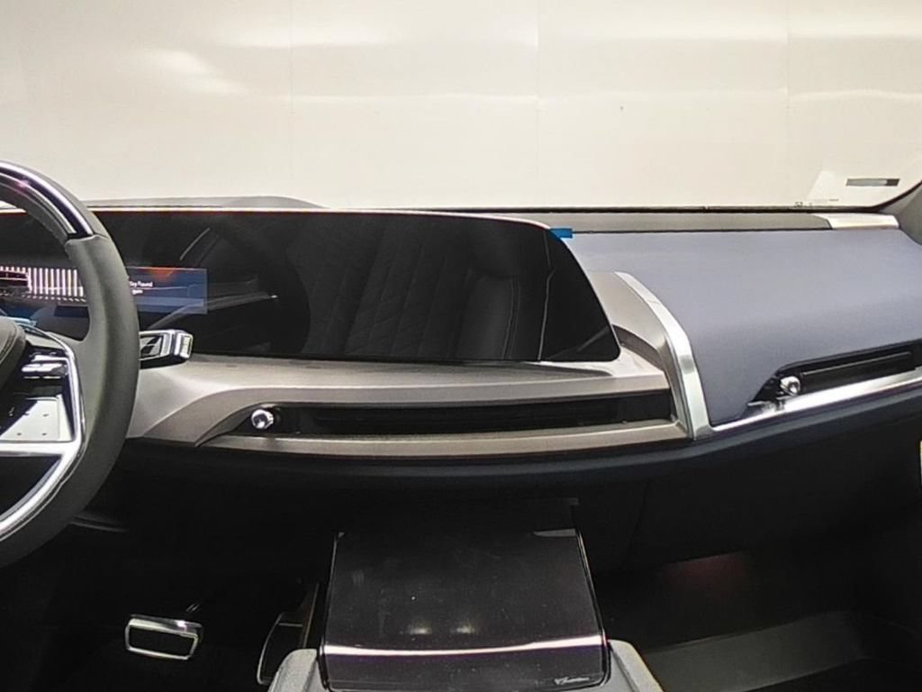 New 2026 Cadillac Vistiq Premium Luxury w/ LPO, Floor Liner Package AWD/4WD image 10