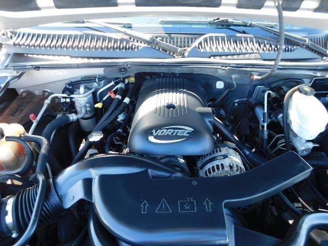 Used 2004 Chevrolet Suburban 2500 LS w/ Preferred Equipment Group image 20