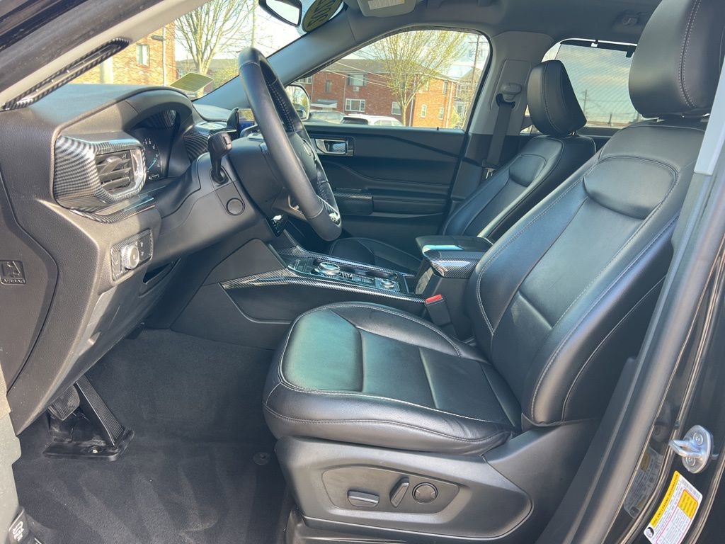 Used 2022 Ford Explorer Limited w/ Equipment Group 301A AWD/4WD image 15