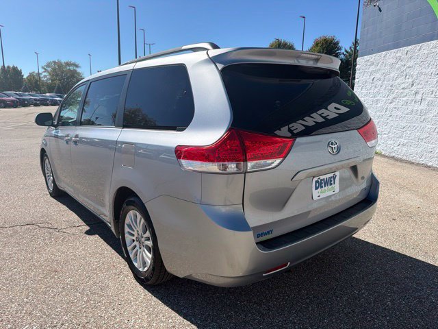 Used 2012 Toyota Sienna XLE w/ Entertainment Pkg FWD image 3