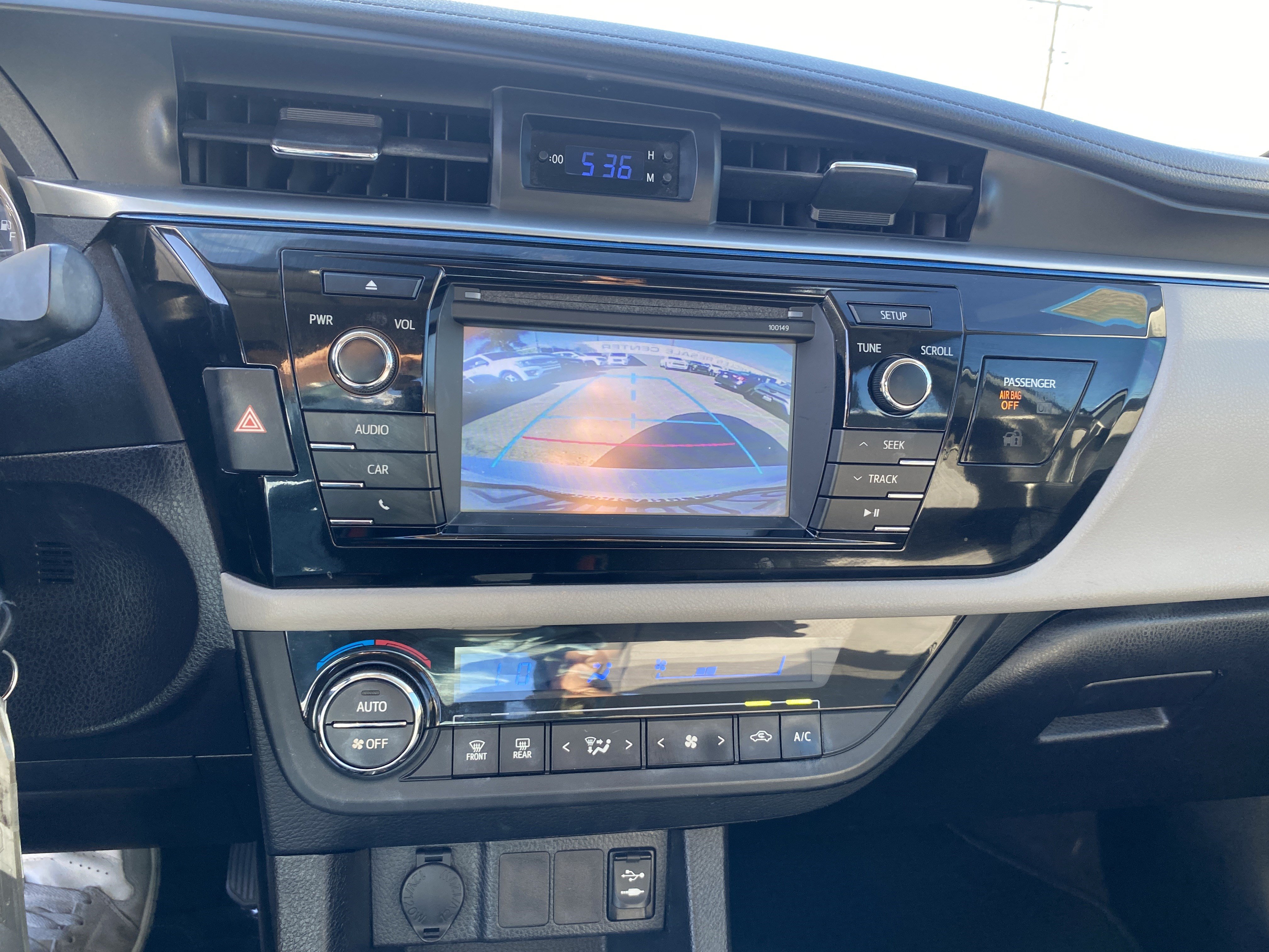 Used 2015 Toyota Corolla LE FWD image 12
