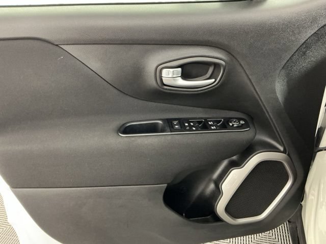 Used 2021 Jeep Renegade Latitude AWD/4WD image 7