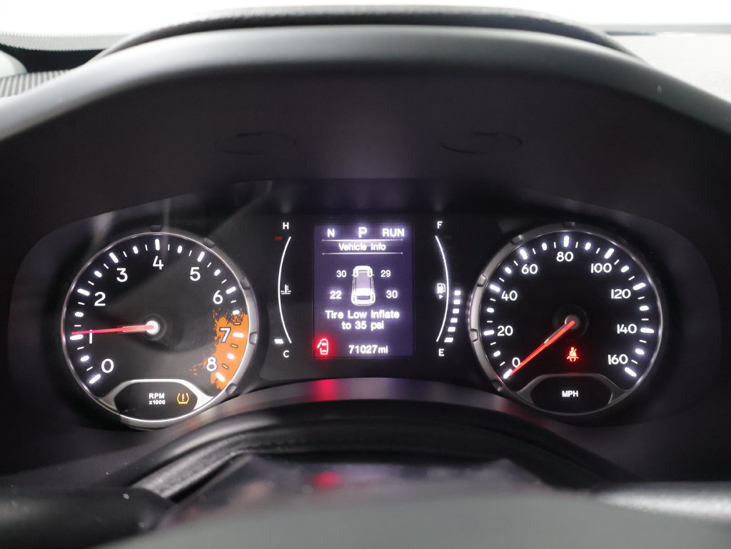 Used 2016 Jeep Renegade Latitude AWD/4WD image 39