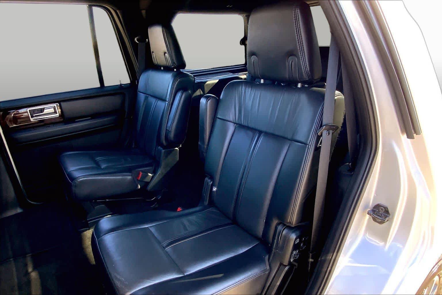 Used 2017 Lincoln Navigator Select RWD image 21