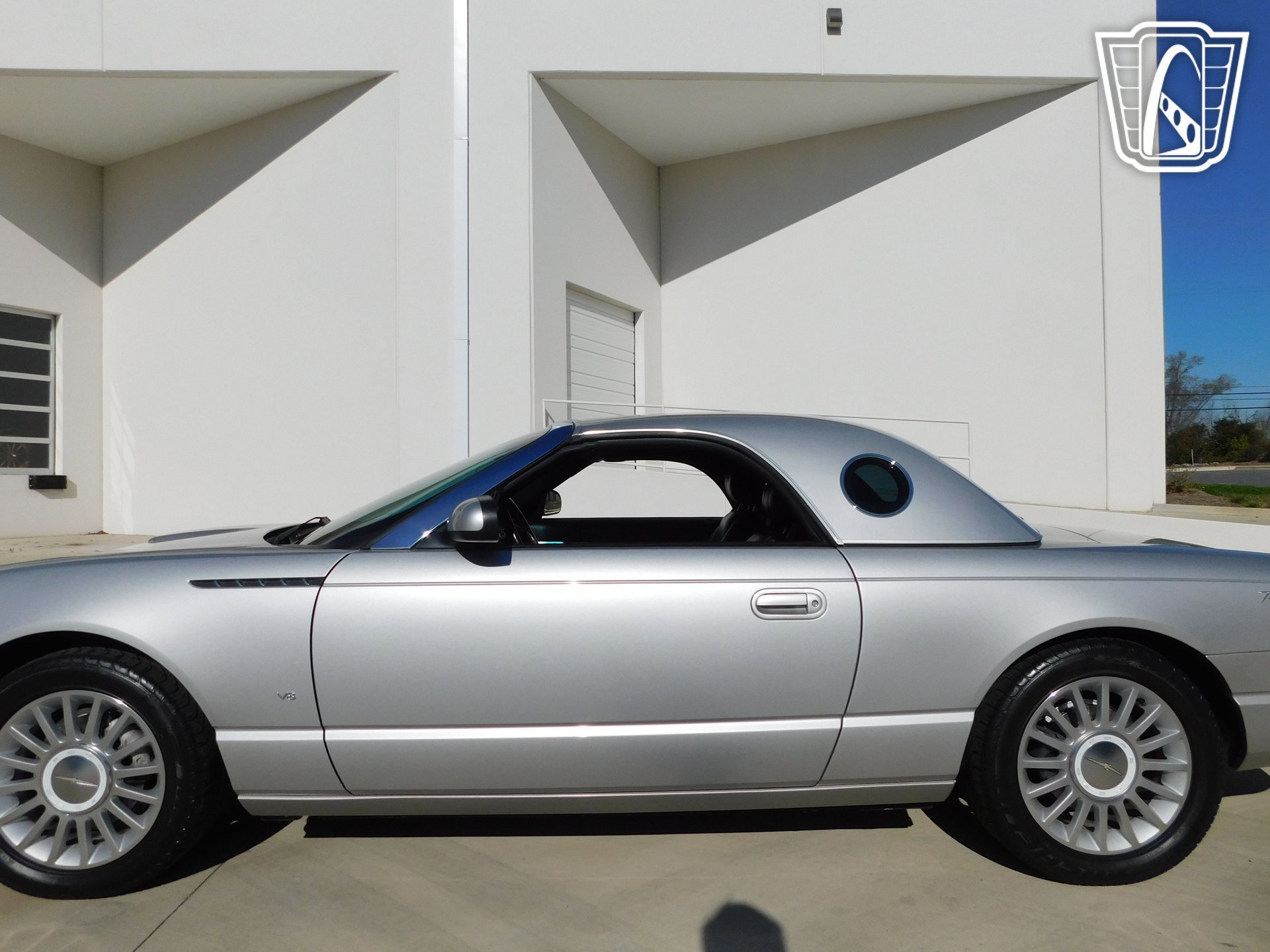 Used 2004 Ford Thunderbird image 13