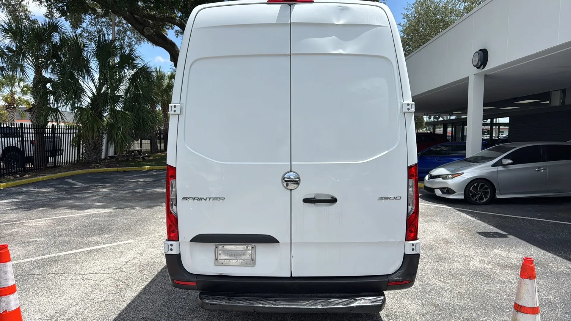 Used 2021 Freightliner Sprinter 2500 RWD image 4