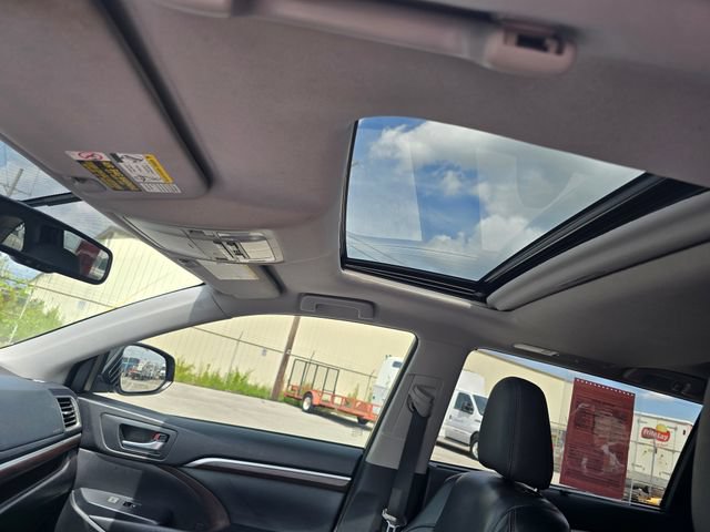 Used 2015 Toyota Highlander Limited AWD/4WD image 12