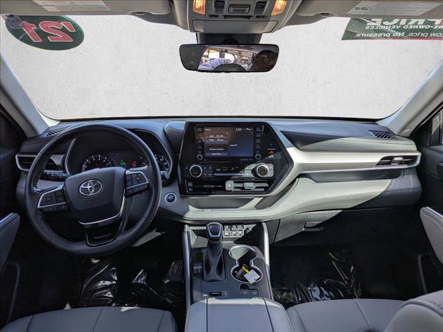 Used 2021 Toyota Highlander XLE image 16
