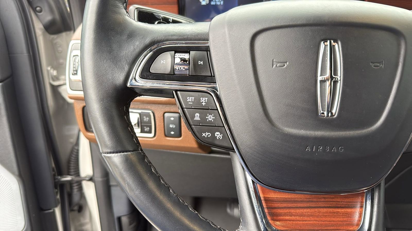 Certified 2024 Lincoln Navigator L Reserve image 17