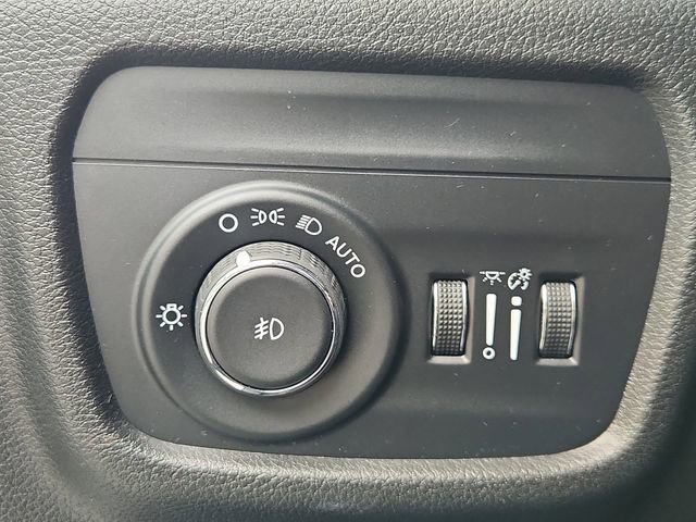 Used 2022 Jeep Grand Cherokee L Limited w/ Black Appearance Package RWD image 17