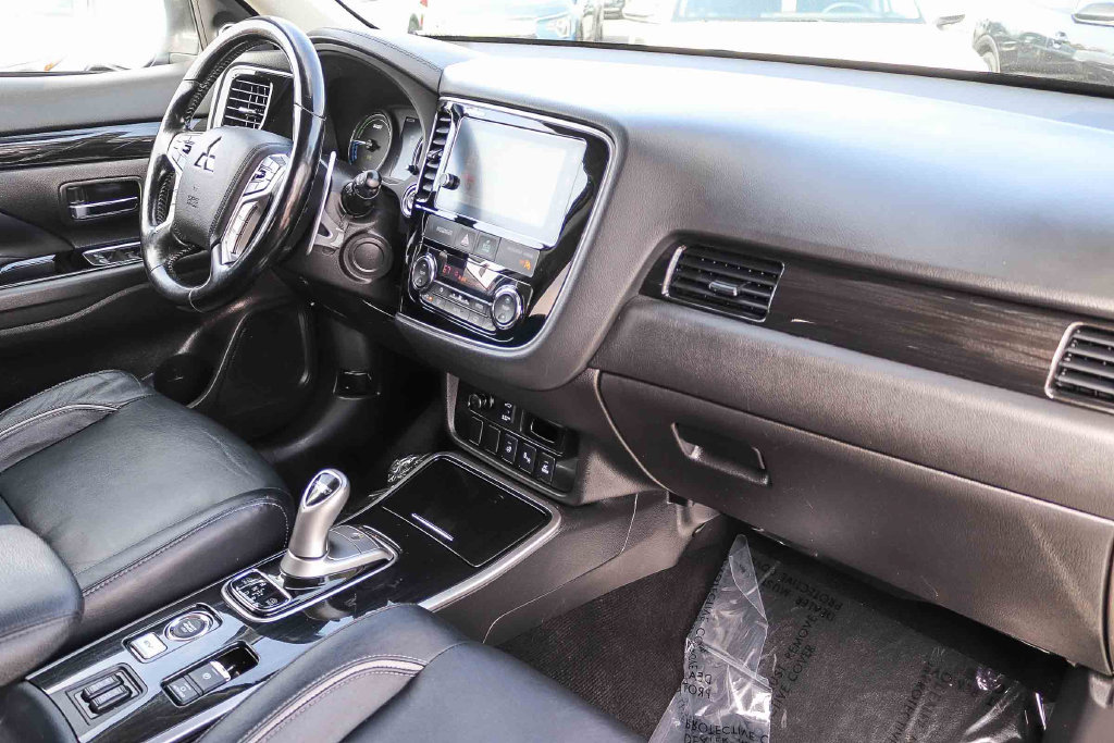 Used 2018 Mitsubishi Outlander GT AWD/4WD image 17