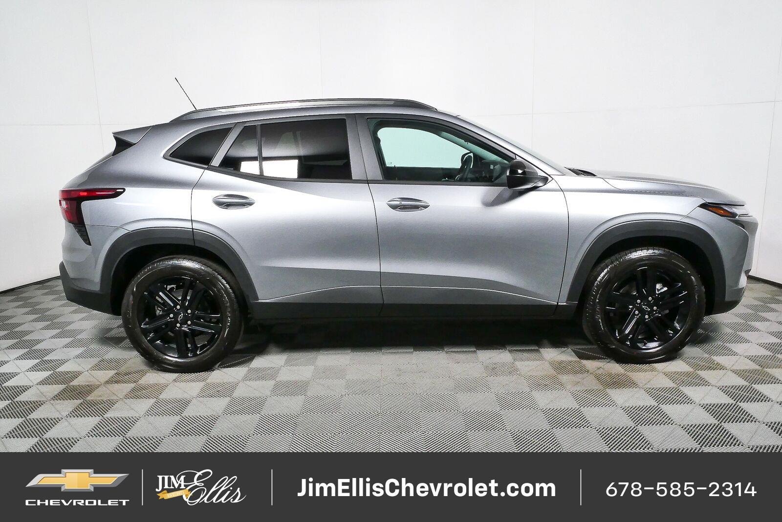 New 2026 Chevrolet Trax ACTIV w/ Sunroof Package FWD image 2