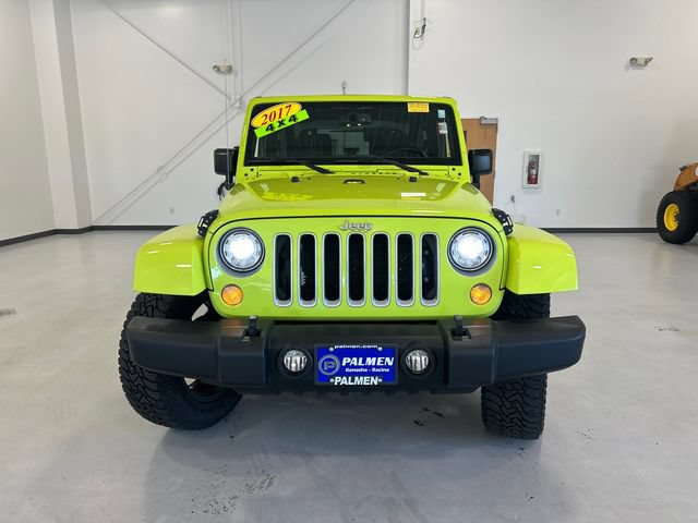 Used 2017 Jeep Wrangler Sahara w/ Connectivity Group AWD/4WD image 2