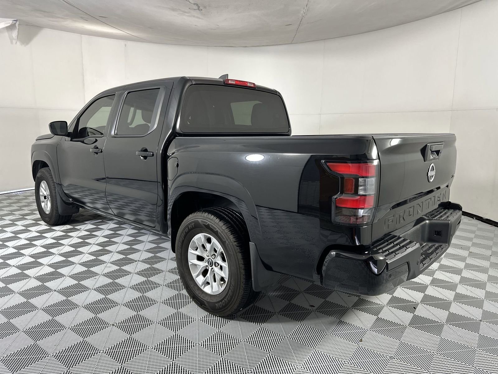 Used 2024 Nissan Frontier SV w/ Technology Package image 6