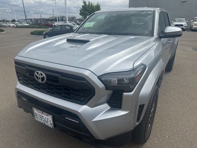 Used 2025 Toyota Tacoma TRD Sport image 3