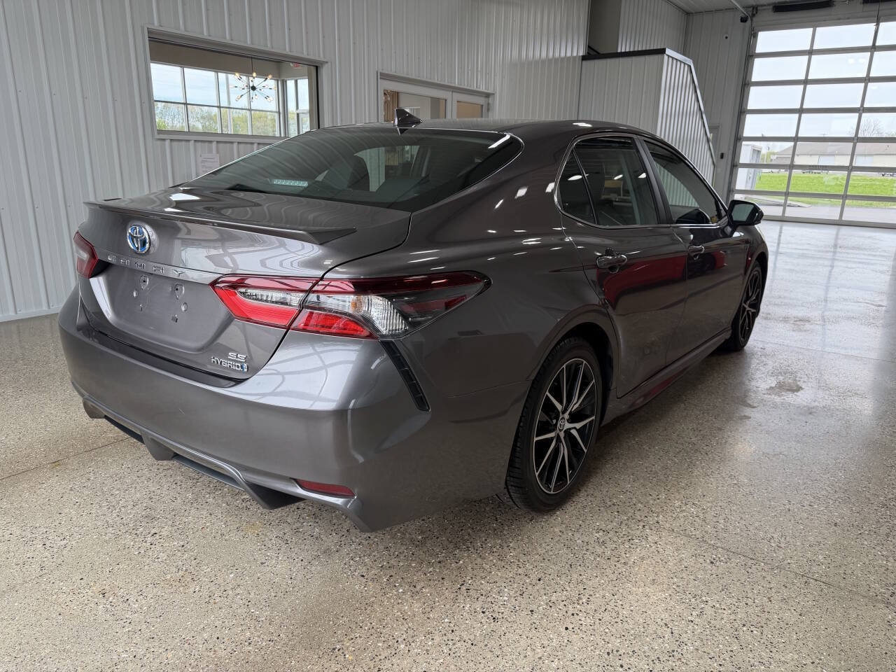 Used 2023 Toyota Camry SE FWD image 6