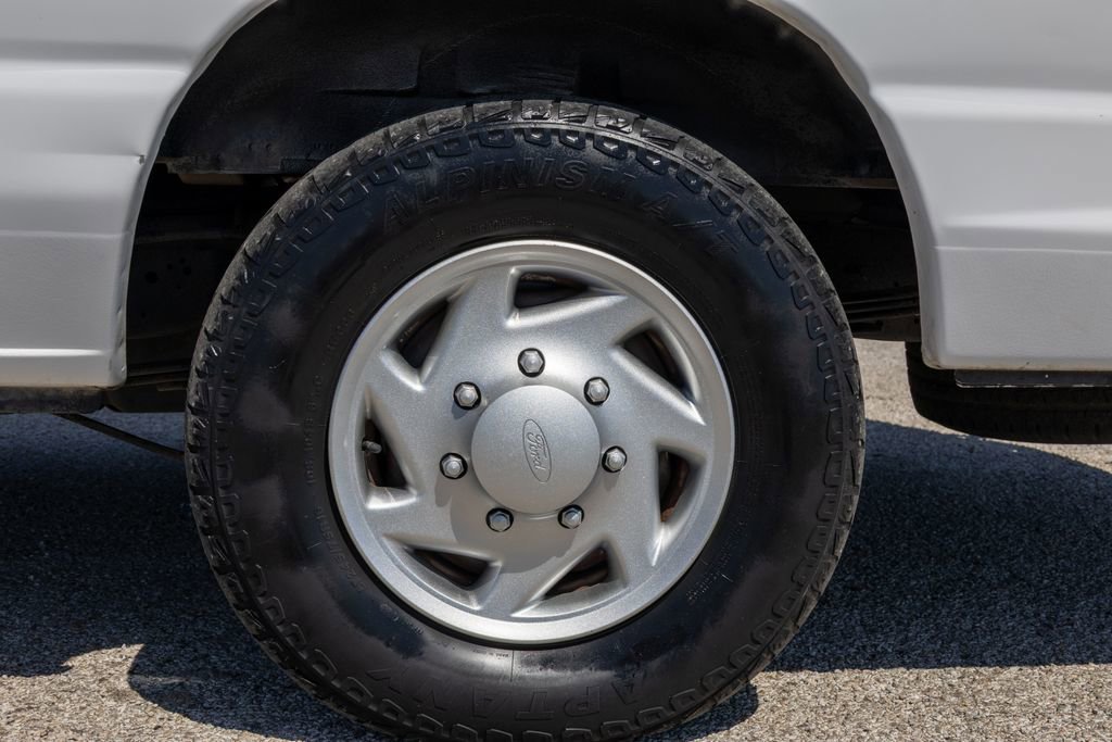 Used 2014 Ford E-250 and Econoline 250 Extended w/ Power Group image 22