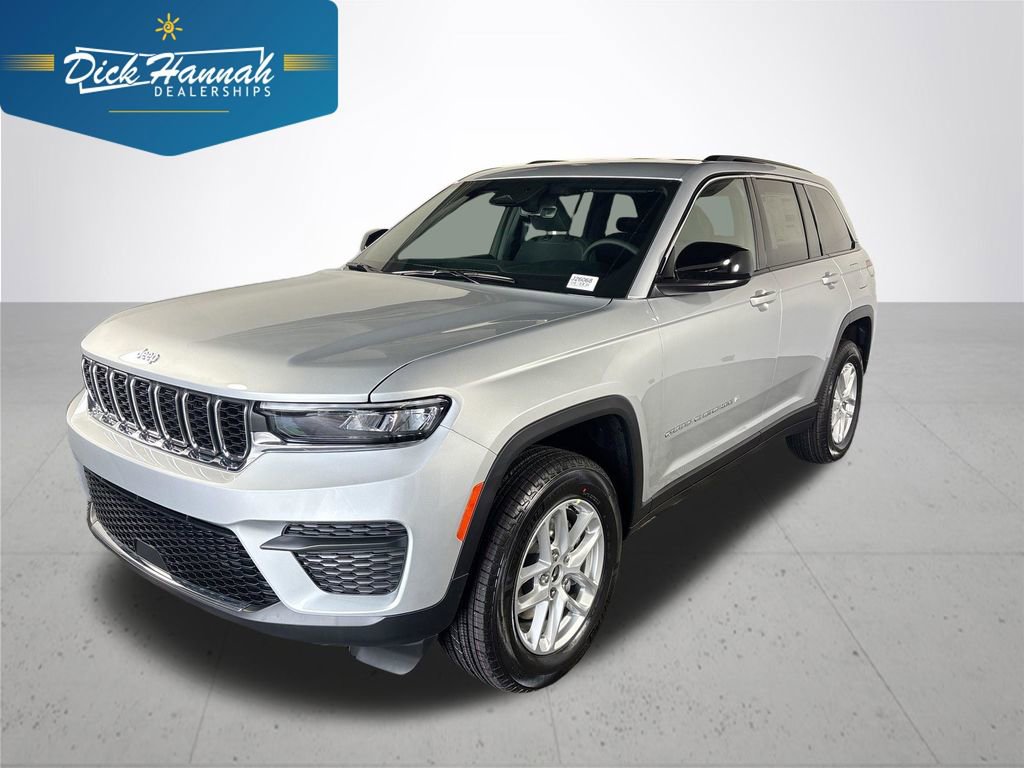 New 2026 Jeep Grand Cherokee Laredo w/ Trailer Tow Package AWD/4WD image 1