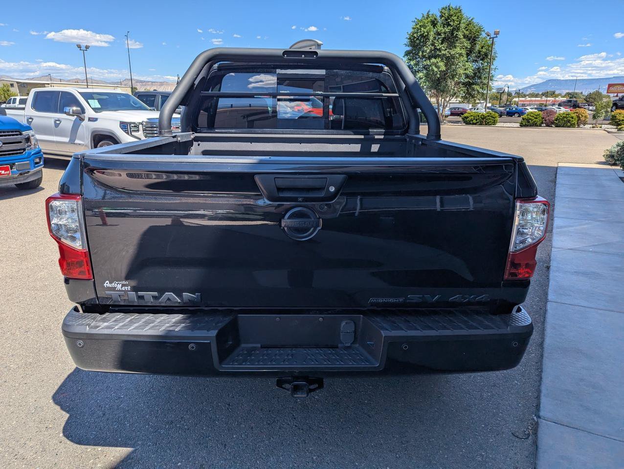 Used 2019 Nissan Titan SV w/ SV Convenience Package AWD/4WD image 4