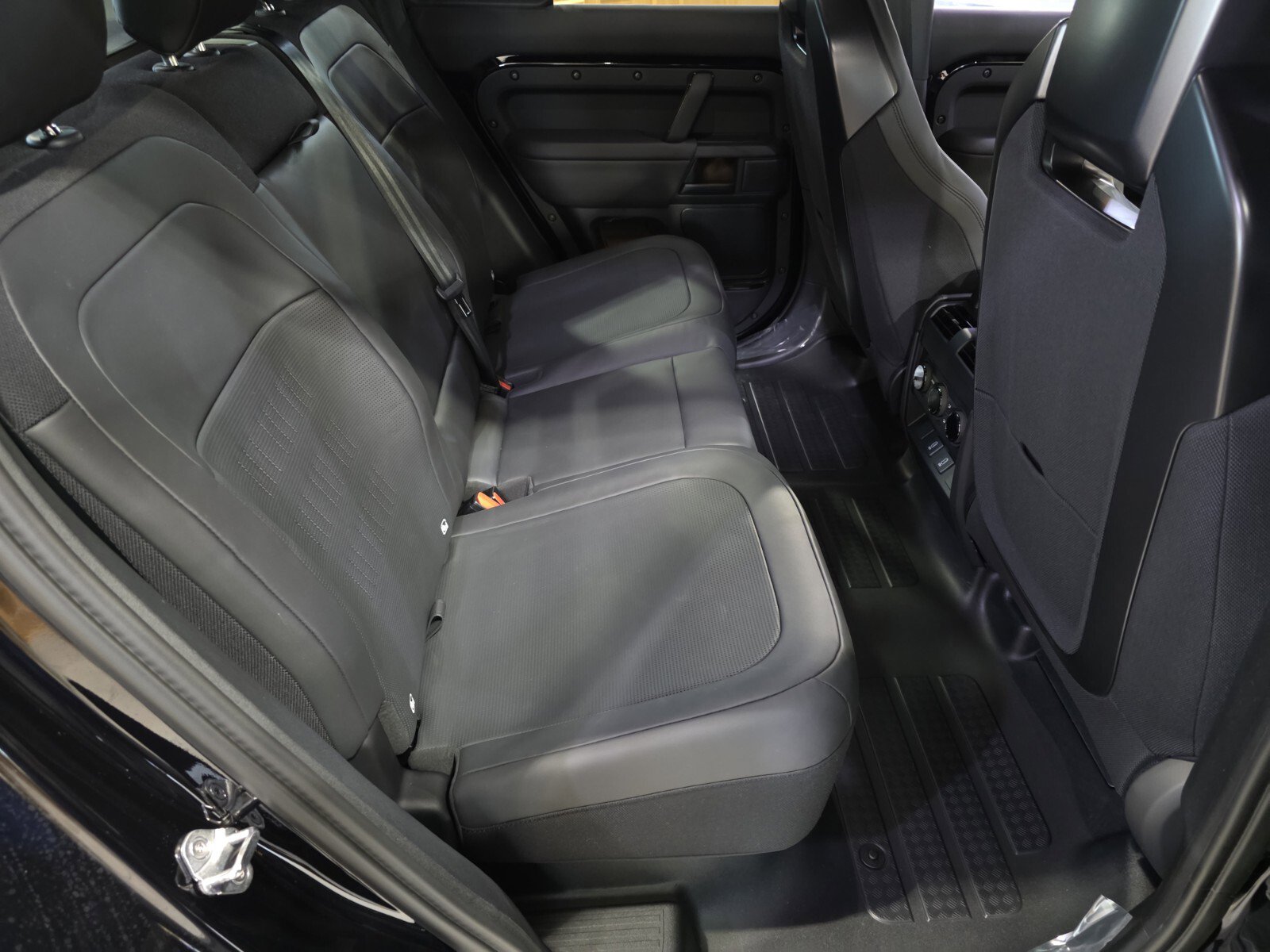 New 2026 Land Rover Defender 110 OCTA image 5