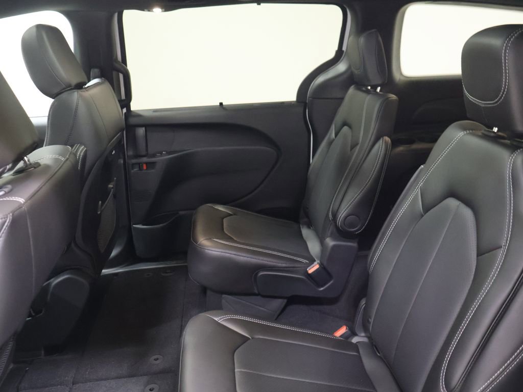 New 2026 Chrysler Pacifica Select image 12