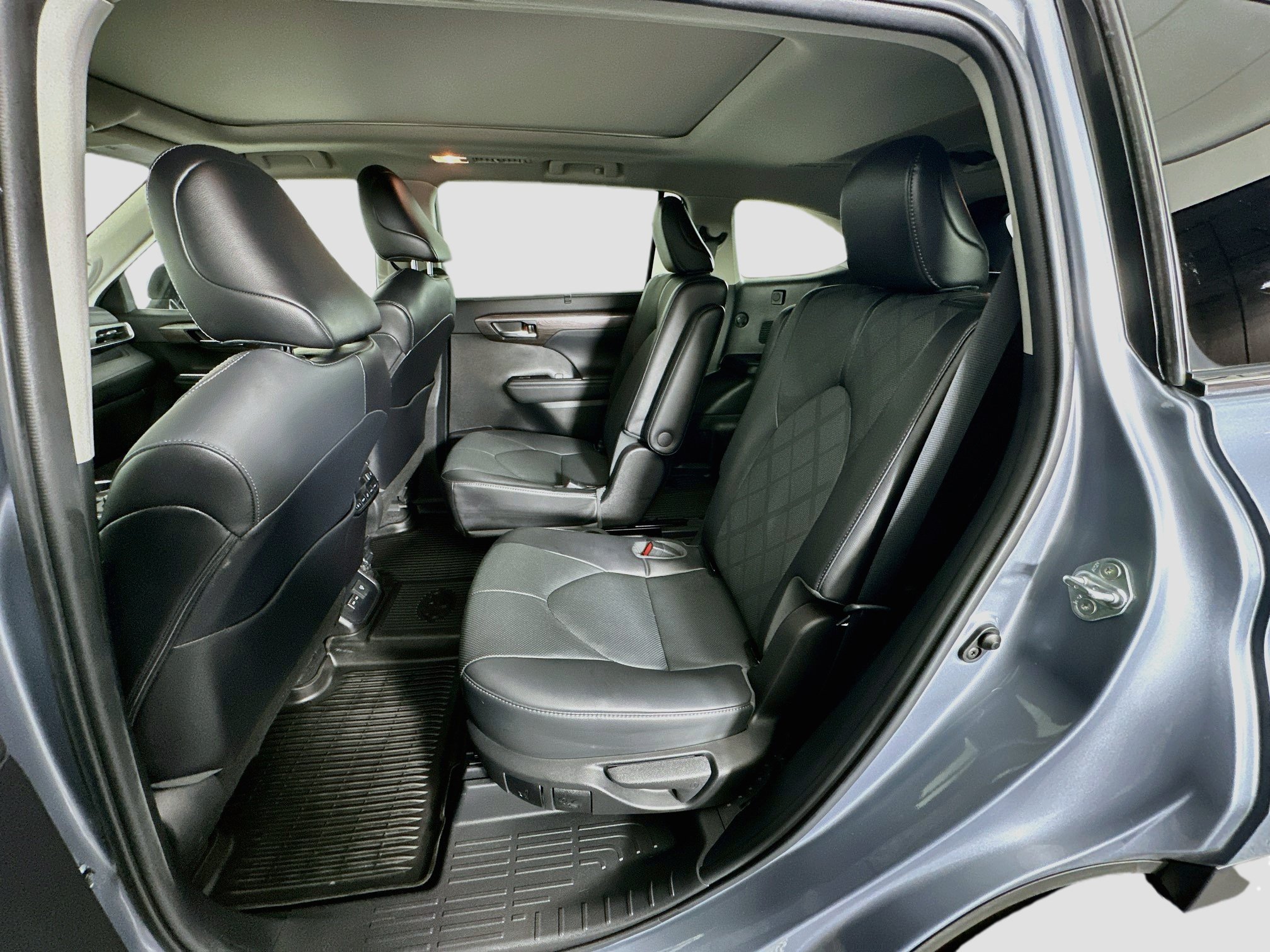 Used 2022 Toyota Highlander Platinum AWD/4WD image 30
