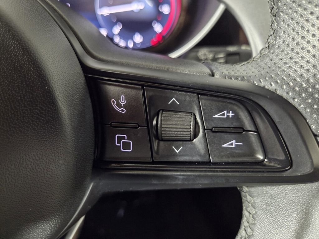Used 2024 Alfa Romeo Giulia Veloce image 21