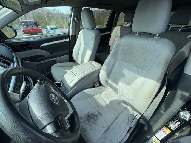 Used 2017 Toyota Highlander LE image 9