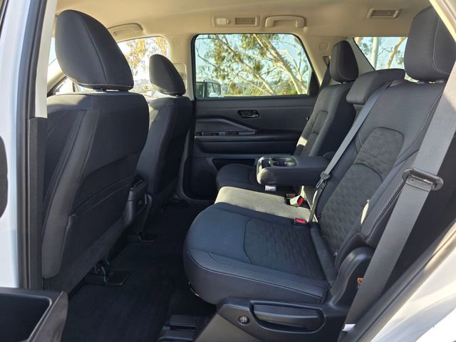 Used 2025 Nissan Pathfinder SV FWD image 17