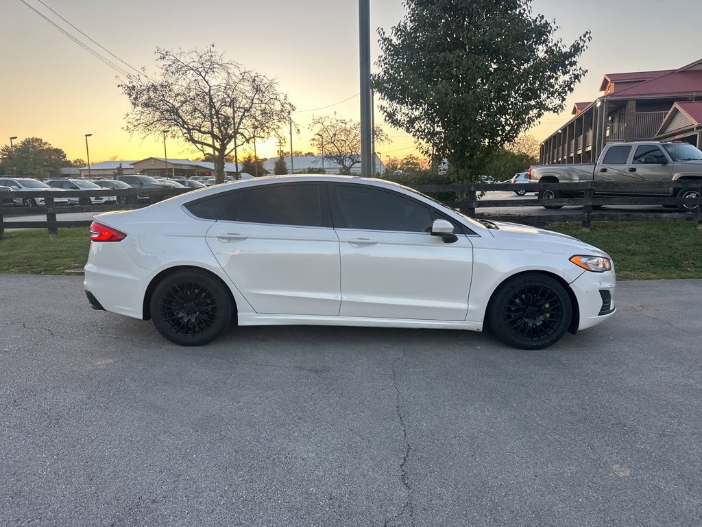 Used 2019 Ford Fusion SE image 4