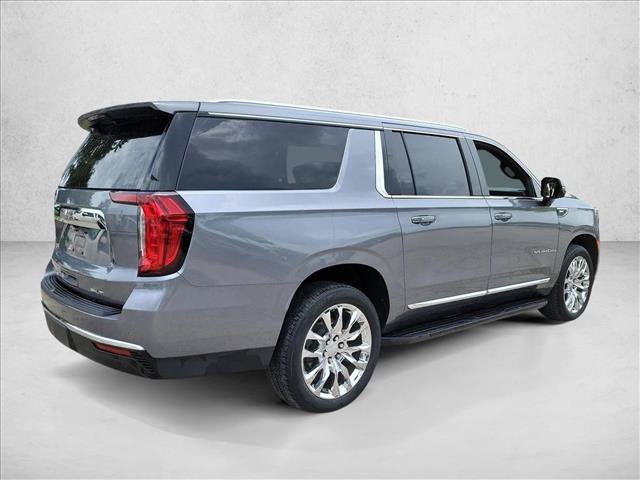 Used 2022 GMC Yukon XL SLT w/ SLT Premium Package AWD/4WD image 5