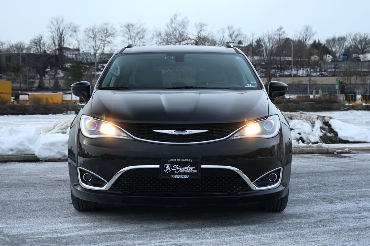 Used 2018 Chrysler Pacifica Touring-L FWD image 7