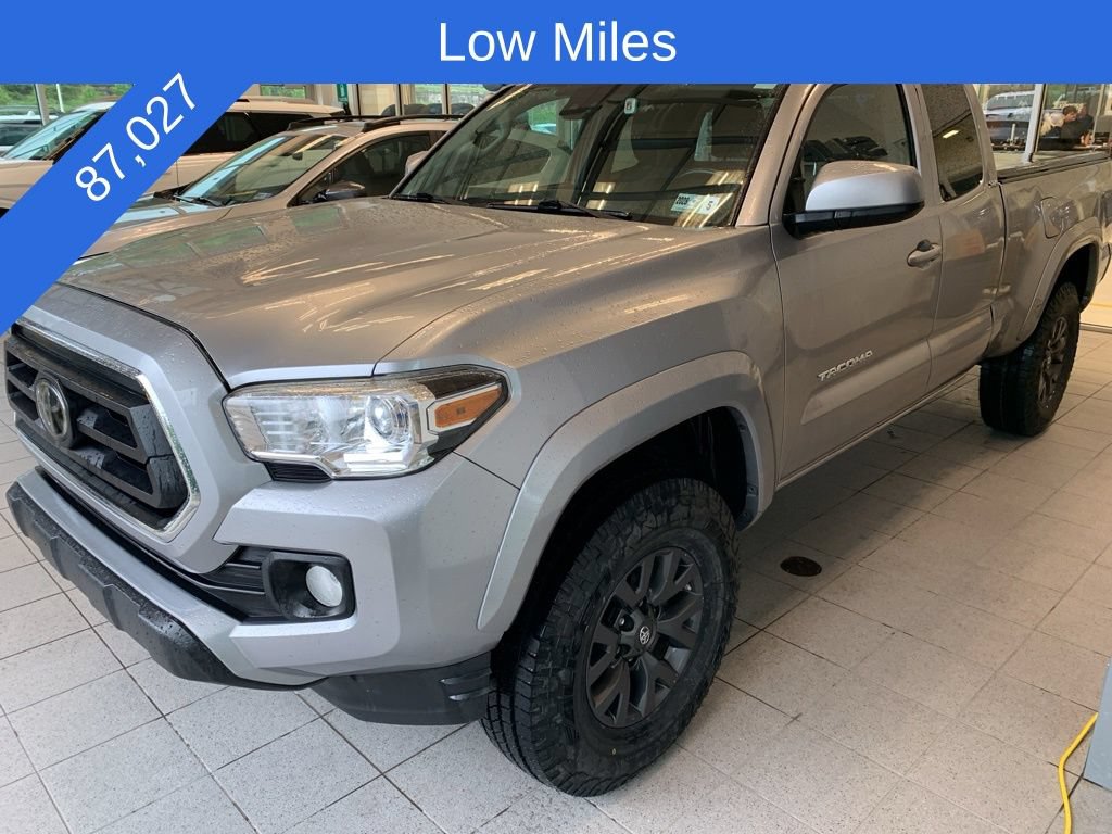 Used 2020 Toyota Tacoma SR5 w/ SR5 Appearance Package (SM) AWD/4WD image 2
