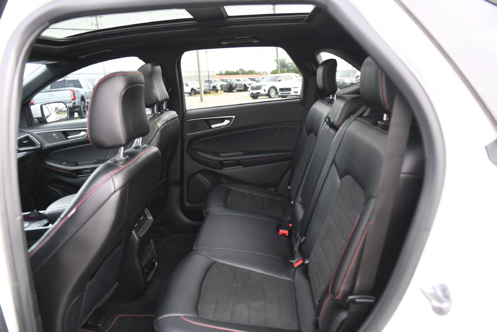 Used 2022 Ford Edge ST-Line w/ Class II Trailer Tow Package AWD/4WD image 14