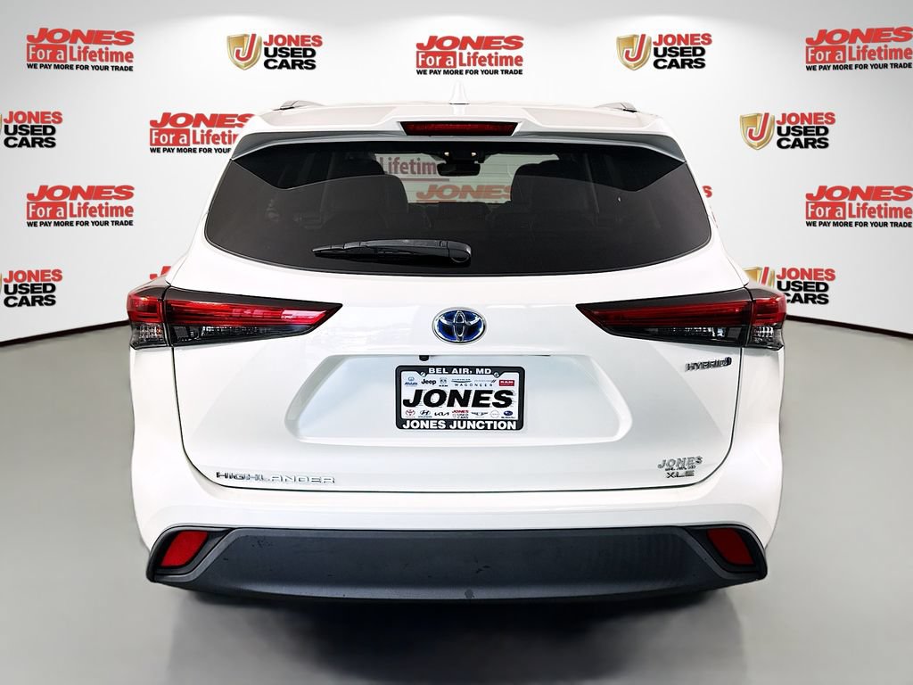 Certified 2021 Toyota Highlander XLE AWD/4WD image 16