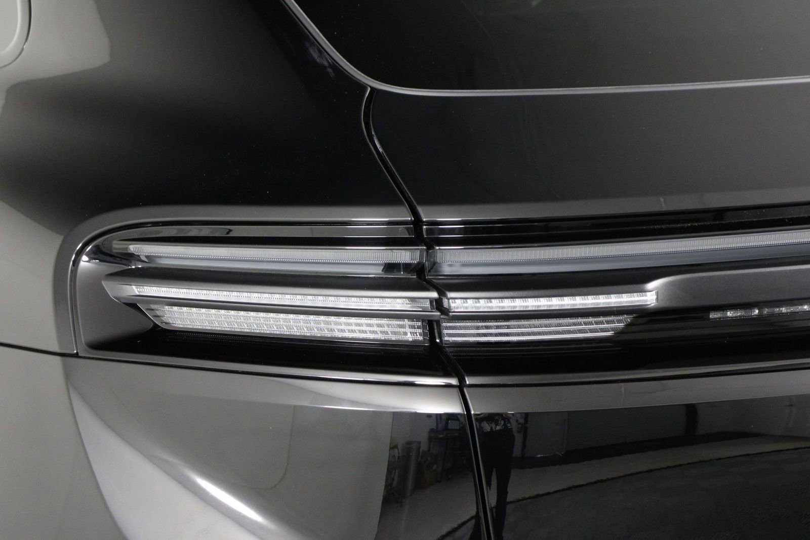 Certified 2025 Porsche Macan 4 Electric AWD/4WD image 21